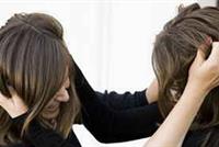 بالفيديو: عراك بين امرأتين في الشارع