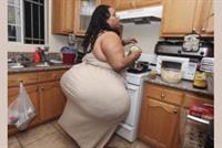 صاحبة أكبر أرداف في العالم: انا جذابة وأحب جسدي جداً