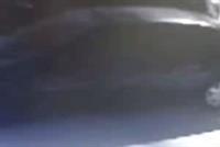 بالفيديو: رمى زوجته وعشيقها من الشرفة