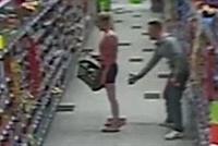 صوّر مؤخّرتها ونفذ بريشه