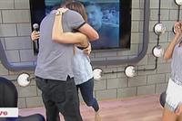 بالفيديو: مذيع الـ Mtvطلب يد حبيبته على الهواء