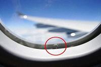  ما اهمية الثقب اسفل نافذة الطائرة؟