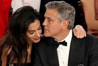 جورج كلوني يدلّل زوجته ولا يطلّقها!