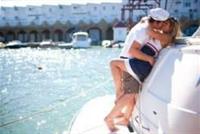 فيديو فاضح يكشف علاقتهما على اليخت