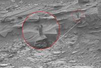  بالفيديو: امرأة بفستان أسود على المريخ