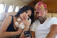 شاهد ماذا ترتدي هيفا وهبي في طائرتها الخاصة