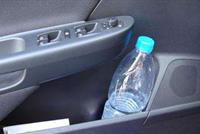  أحذر من شرب زجاجات المياه المتروكة داخل السيارة