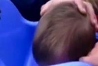  بالفيديو: استدعت رجال الاطفاء لإنقاذ طفلها من حادثة غريبة