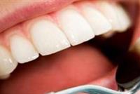  اليكم البدائل الطبيعية لتنظيف الأسنان وتقوية اللثة