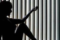 شبيهة (كيم كاردشيان) تمارس الدعارة في 4 دول عربية ! 