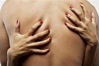 شاهد ماذا فعلت بعد ضبط زوجها مع عشيقته 