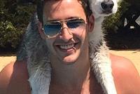  بالصور: من هو الطبيب الذي أذاب قلوب النساء؟