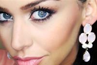  بالفيديو: خدعة بالمكياج لتكبير العينين