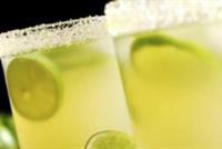 لهذه الأسباب.. إشربي عصير الليمون كل صباح!