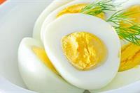  عالم أسترالي يخترع طريقة لإعادة البيضة نيئة بعد سلقها 