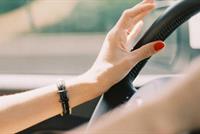 مُمثّلة لبنانيّة تروي بالصوت: كدتُ أقتل على الطريق