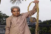 هندي لم يقص أظافره منذ عام 1952!