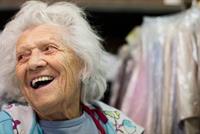  تبلغ مئة عام وتعمل 11 ساعة يوميا 