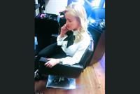 200 مرة يوميا.. تعرف على هوس هذه الفتاة