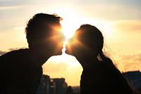 غرام عبر WhatsApp.. يقودها إلى السجن