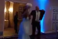 عريس أراد إستعراض مهاراته.. فهذا ما حصل لعروسته!! (فيديو)