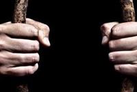 والدة وزير لبناني بارز في الزنزانة!