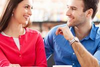 لغة الجسد والعيون وطريقة الخطاب سحر يحدد علاقة الذكر بالأنثى