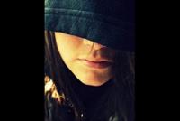 بالفيديو.. مذيعة لبنانية تخلع ملابسها على الهواء