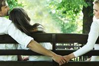  انتقمت من خيانة زوجها...فأتت بـ 6 شبّان إلى منزل! وهذا ما حصل...