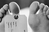  عاد الى الحياة من ثلاجة الموتى ليكمل حفلته