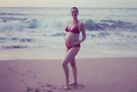 تبعها على الشاطئ وهذا ما حصل