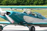 طائرة تصطدم بمنزل أثناء هبوطها