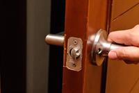 صاحب الشقة فضح المستأجرة وعشيقها!