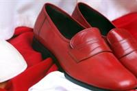 ثري لمّع حذاء البابا ليعيد ذكريات طفولته
