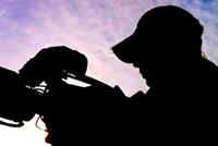 مخرجة تترك والدتها مشردة في الشوارع..