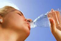 إليكم الطريقة المثالية لشرب الماء