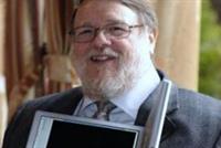 مخترع البريد الإلكتروني يرحل...