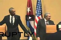  بالفيديو: كاسترو يمنع أوباما من أن يربت على كتفه!