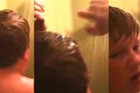  بالفيديو: أراد أن يعرف سبب تأخر إبنه داخل الحمام.. فكانت المفاجأة!