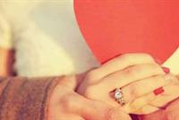  10 علامات تؤكد أنه سيحبك إلى الأبد