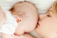 حليب الأم... غذاء ودواء