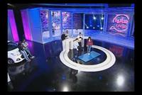 هكذا يُذلّ زوجته مباشرة على الهواء!