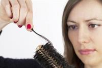 بعض تسريحات الشعر تسبب تساقطه