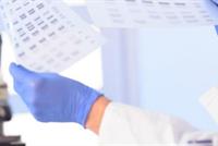 لبنانيّون يتهافتون على الـDNA: هل هو ابني؟