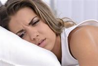 غرباءٌ ينامون في سريري...