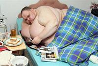 تعرف إلى الرجل الذي أكل نفسه حتى الموت!