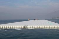 نصف مليون شخص يقومون بـ المشي على الماء