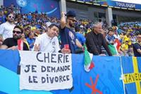 بالصورة: ايطالي يطلب الطلاق من زوجته أمام الملايين!