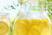 هل مشروب الماء والليمون حارق للدهون فعلا؟