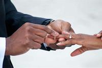  لماذا يجب أن تتزوجي أقرب مهندس يجلس إلى جانبك ؟